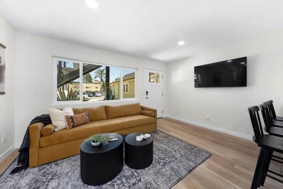 Trendy Mission Hills Condo, Parking, Central - Image 2