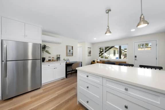 Trendy Mission Hills Condo, Parking, Central - Image 3